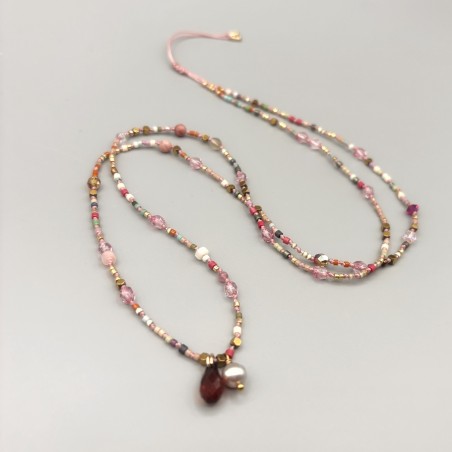 Collier HIPPY long dans les tons roses